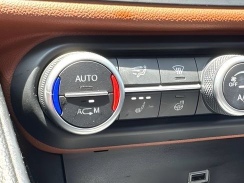 Used 2019 Alfa Romeo Giulia AWD w/ Nero Edizione image 20