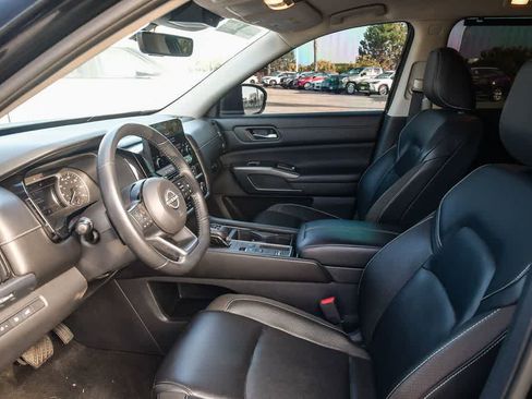 Used 2023 Nissan Pathfinder SL w/ Cargo Package FWD image 17