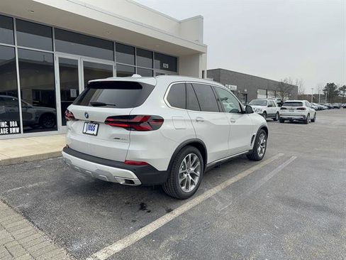 New 2026 BMW X5 xDrive50e image 4