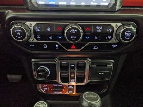 Used 2021 Jeep Gladiator Rubicon AWD/4WD image 10
