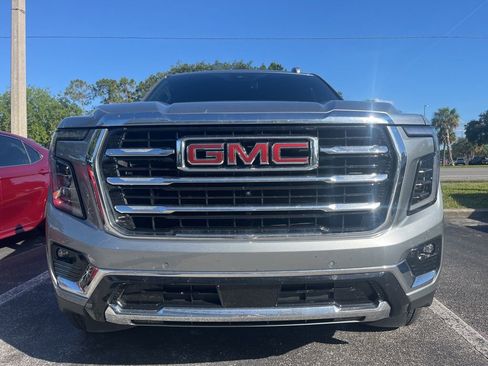Used 2025 GMC Yukon Elevation AWD/4WD image 6