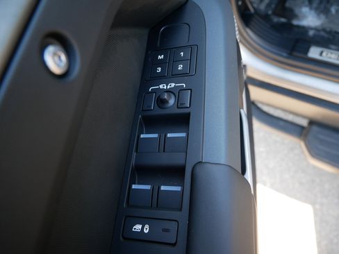 Used 2024 Land Rover Defender 130 X image 19