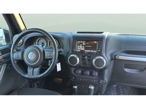 Used 2018 Jeep Wrangler Sahara w/ Connectivity Group image 13