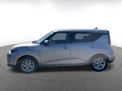 Used 2025 Kia Soul LX w/ LX Technology Package image 8