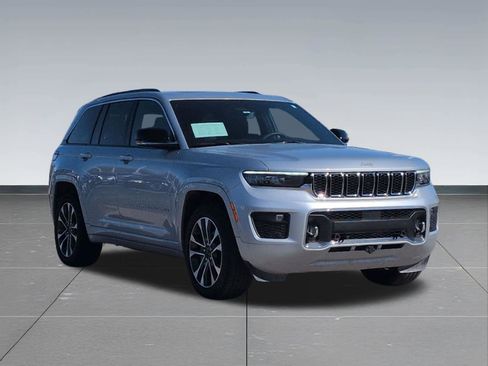 Used 2024 Jeep Grand Cherokee Overland w/ Luxury Tech Group IV image 8