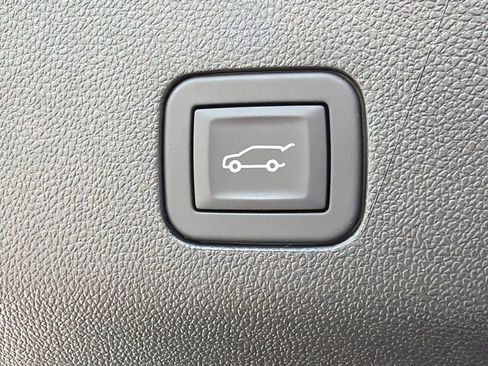 Used 2025 Chevrolet Suburban Premier w/ Sun And Tow Package RWD image 19