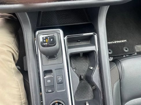 Used 2025 Nissan Pathfinder SL AWD/4WD image 21