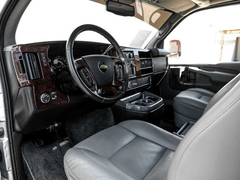 Used 2011 Chevrolet Express 1500 image 3