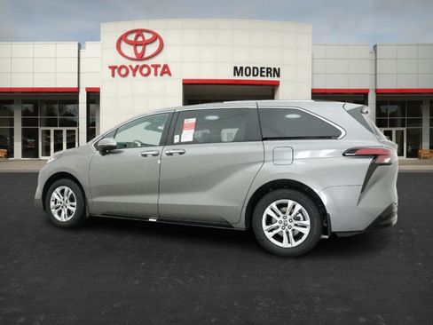New 2026 Toyota Sienna Limited image 12