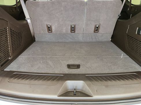 Used 2022 Chevrolet Suburban LT w/ Luxury Package RWD image 33