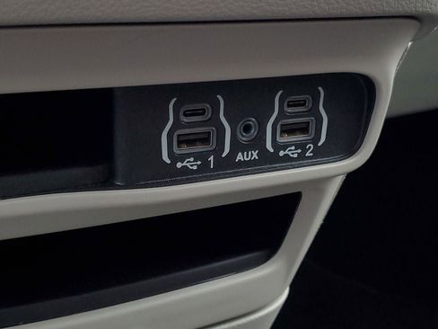 Used 2024 Chrysler Pacifica Touring-L FWD image 26