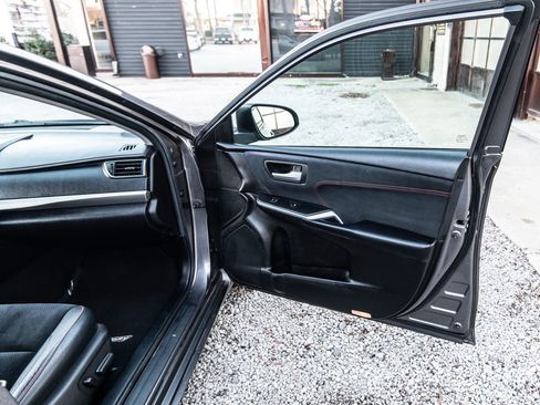 Used 2017 Toyota Camry XSE image 33