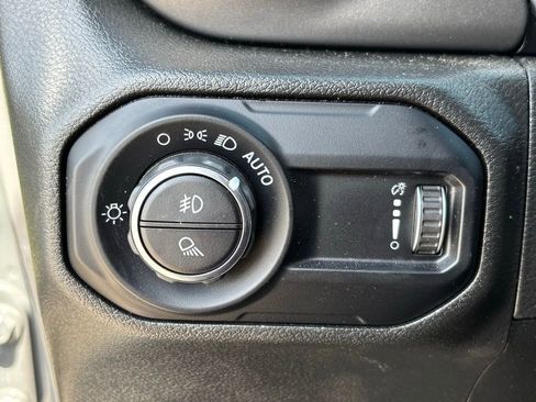 Used 2023 Jeep Gladiator Sport AWD/4WD image 23