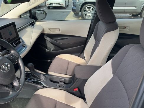 Used 2023 Toyota Corolla LE image 2
