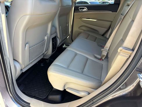 Certified 2021 Jeep Grand Cherokee Limited AWD/4WD image 11