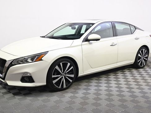 Used 2019 Nissan Altima 2.5 Platinum image 2
