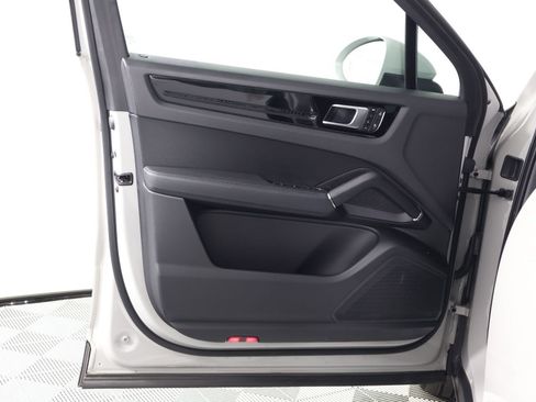Certified 2023 Porsche Cayenne AWD/4WD image 20