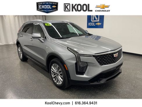 Used 2025 Cadillac XT4 Premium Luxury image 1