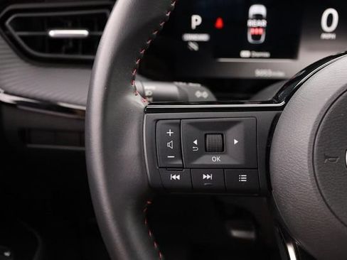 Certified 2025 Nissan Kicks SR FWD image 11