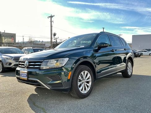 Used 2018 Volkswagen Tiguan SE w/ Panoramic Sunroof Package image 4