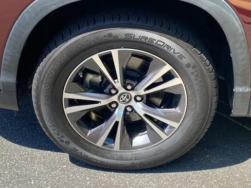 Used 2019 Toyota Highlander LE FWD image 6