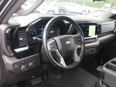 Used 2025 Chevrolet Silverado 1500 LT AWD/4WD image 17