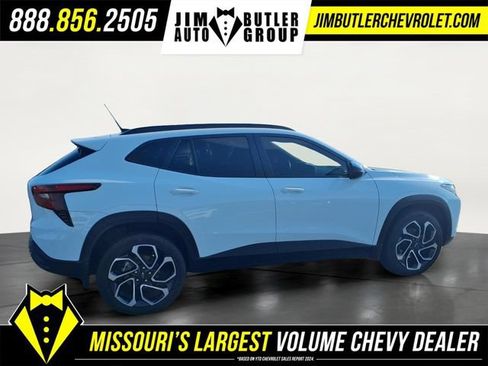 Used 2025 Chevrolet Trax RS w/ Sunroof Package FWD image 23