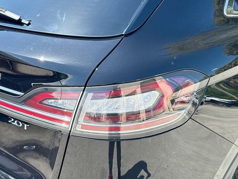 Used 2020 Lincoln Nautilus FWD image 25