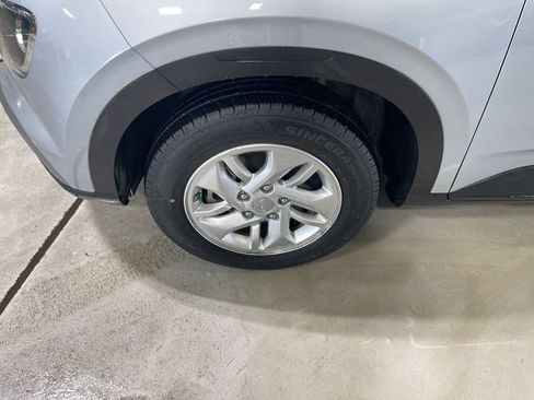 Used 2022 Hyundai Venue SE FWD image 10