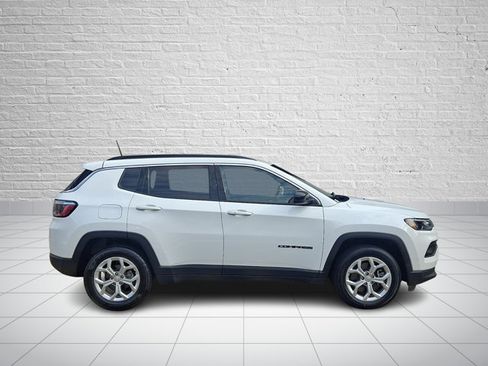 Used 2024 Jeep Compass Latitude AWD/4WD image 7