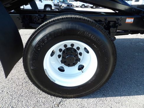 Used 2023 Ford F750 2WD Crew Cab Super Duty image 75
