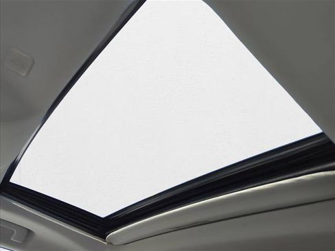 Used 2021 Toyota Highlander XLE image 18