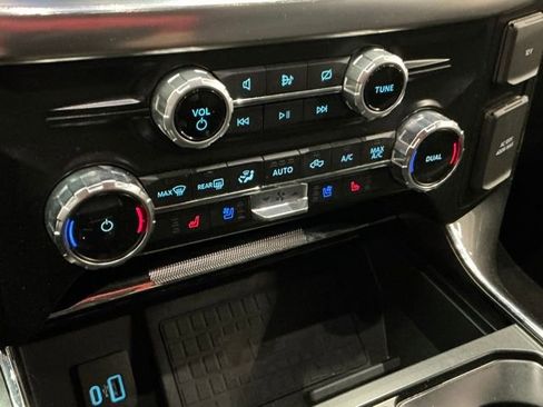 Used 2022 Ford F150 Lariat w/ Max Trailer Tow Package image 24