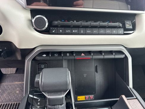 Used 2025 Toyota Sequoia Capstone AWD/4WD image 12