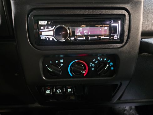 Used 2005 Jeep Wrangler Sport w/ 30" Tire & Wheel Group image 27