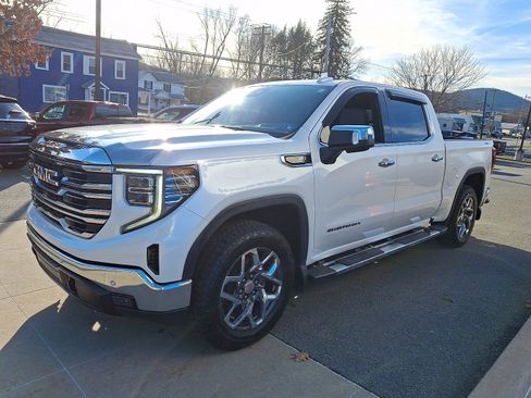 Used 2024 GMC Sierra 1500 SLT w/ SLT Premium Plus Package image 3