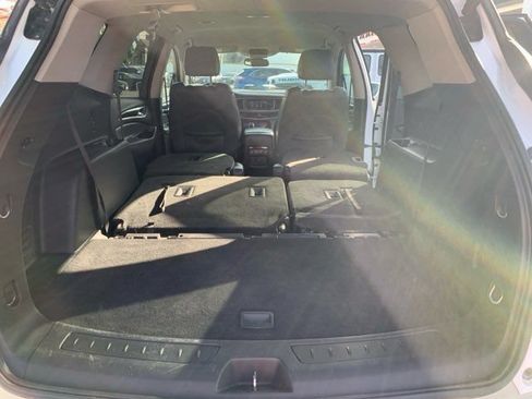 Used 2020 Buick Enclave Essence FWD image 23