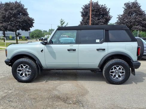 Used 2023 Ford Bronco Badlands AWD/4WD image 2