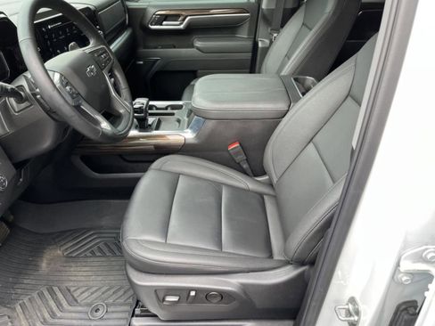 Used 2025 Chevrolet Silverado 1500 LT Trail Boss w/ LT Trail Boss Premium Package AWD/4WD image 31