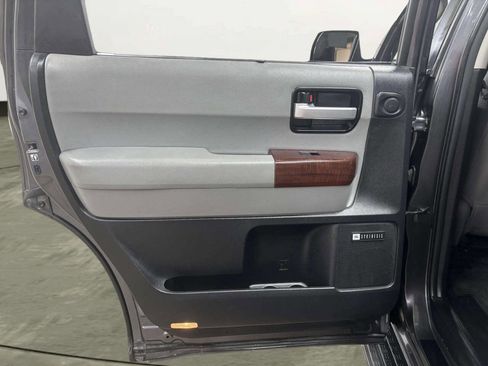 Used 2014 Toyota Sequoia Platinum image 15