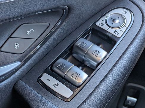 Used 2022 Mercedes-Benz GLC 300 image 24