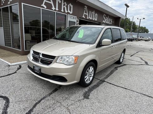 Used 2014 Dodge Grand Caravan SXT FWD image 2