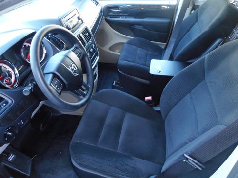 Used 2014 RAM C/V Tradesman FWD image 12