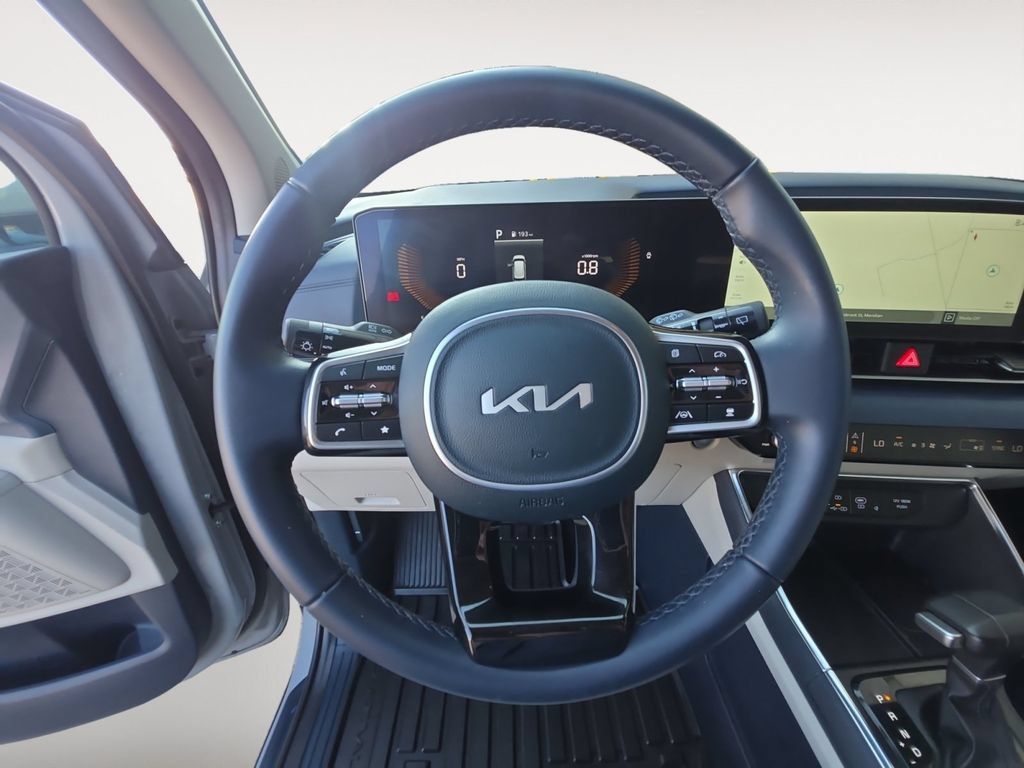 Used 2026 Kia Carnival EX FWD image 19