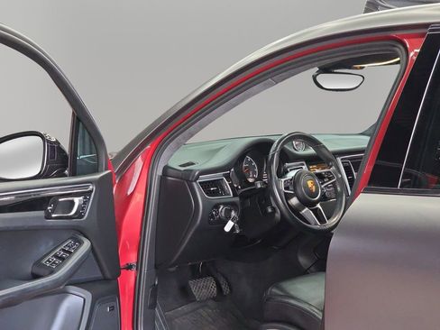 Used 2015 Porsche Macan Turbo image 16