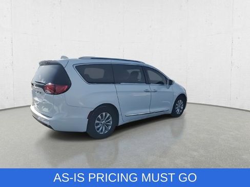 Used 2018 Chrysler Pacifica Touring-L Plus image 8