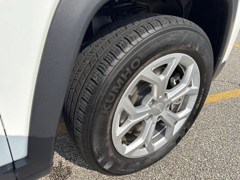 Used 2024 Jeep Compass Latitude AWD/4WD image 39