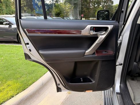 Used 2016 Lexus GX 460 w/ Premium Package AWD/4WD image 34