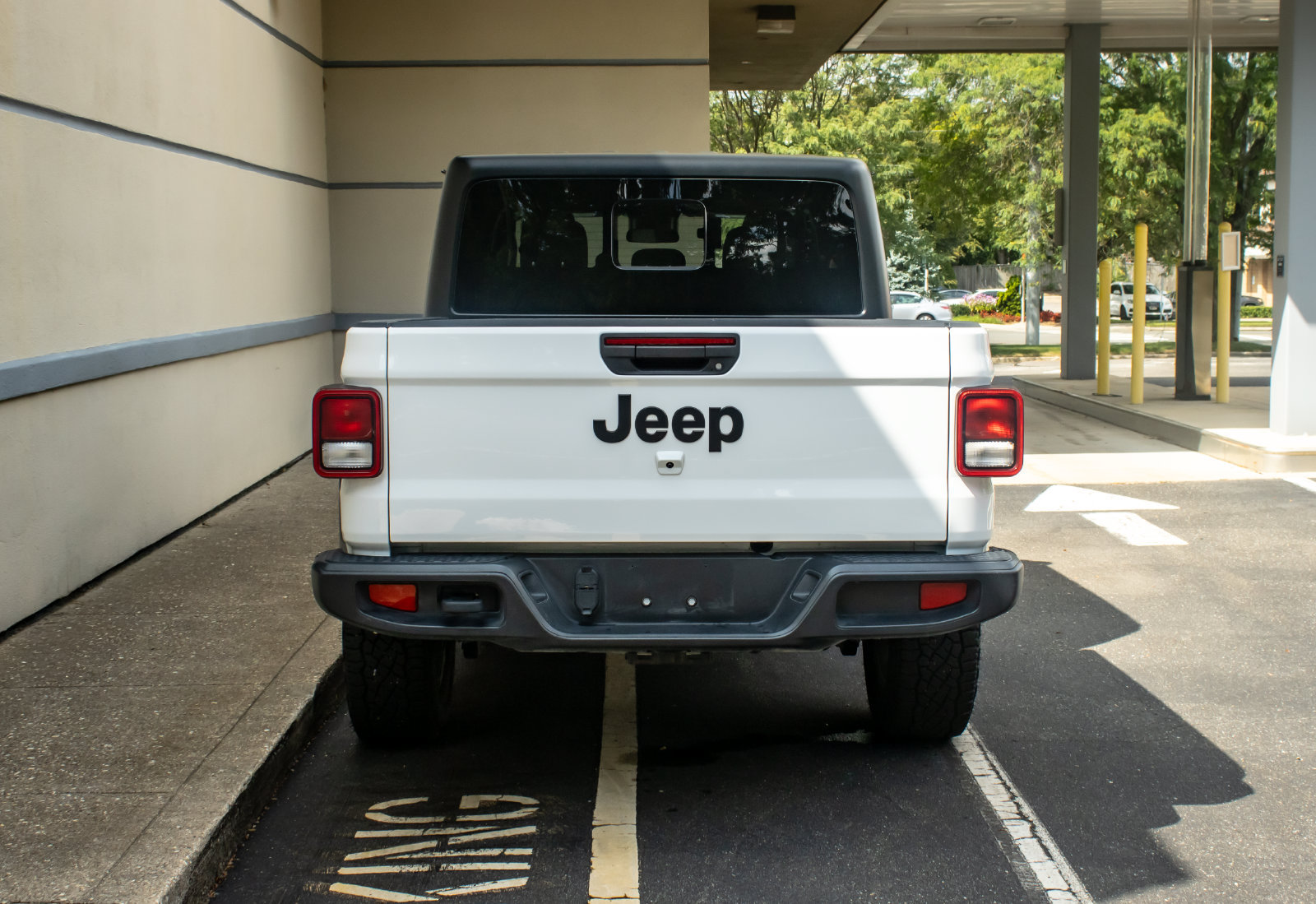 Used 2025 Jeep Gladiator Sport AWD/4WD image 6