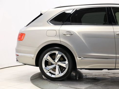 Used 2020 Bentley Bentayga Plug-In Hybrid image 80